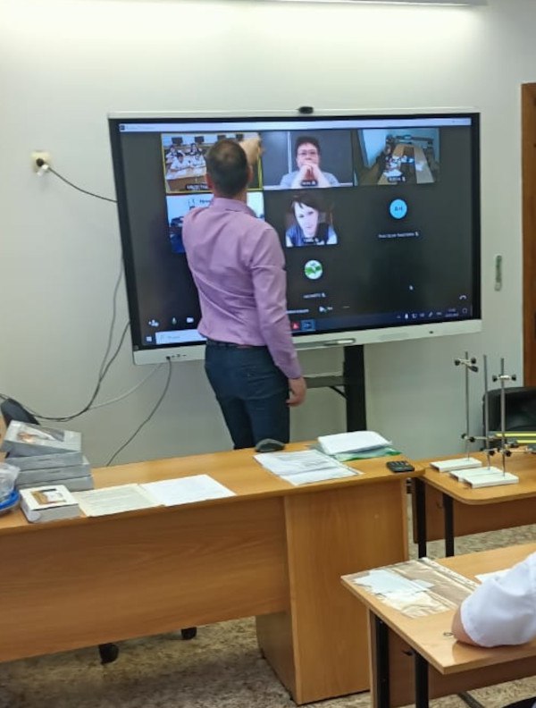 Завершающим этапом семинара стал круглый стол. Участники семинара высказали свое мнение о мероприятии, поделились опытом, задали вопросы, указали на некоторые ошибки, недоработки, над которыми надо работать. И это хорошо, потому что «Кто ни о чем не спраш.